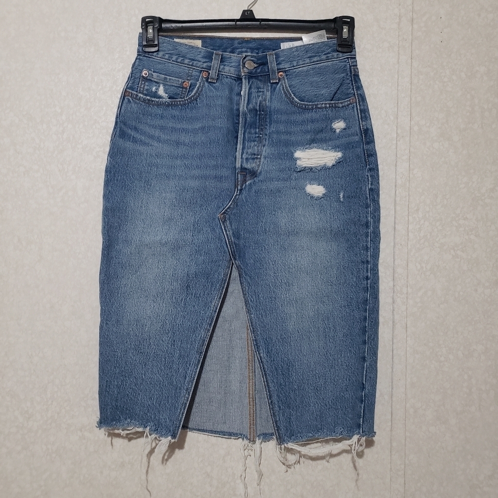 LEVIS...Distressed Denim Skirt....SIZE:27